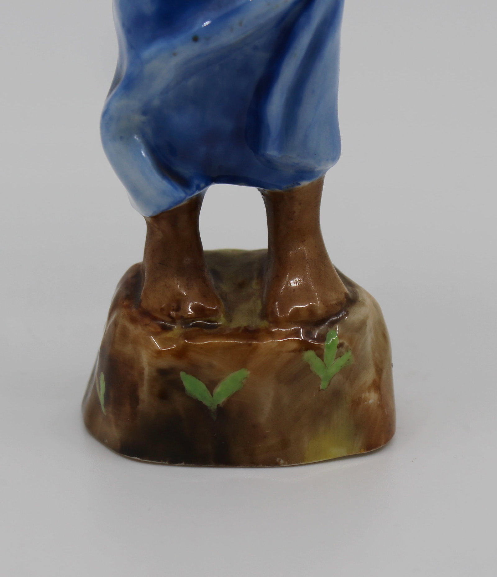 Title: Royal Worcester Children of the Nations Figurine Burmah 3068 Description: Royal Worcester - 10