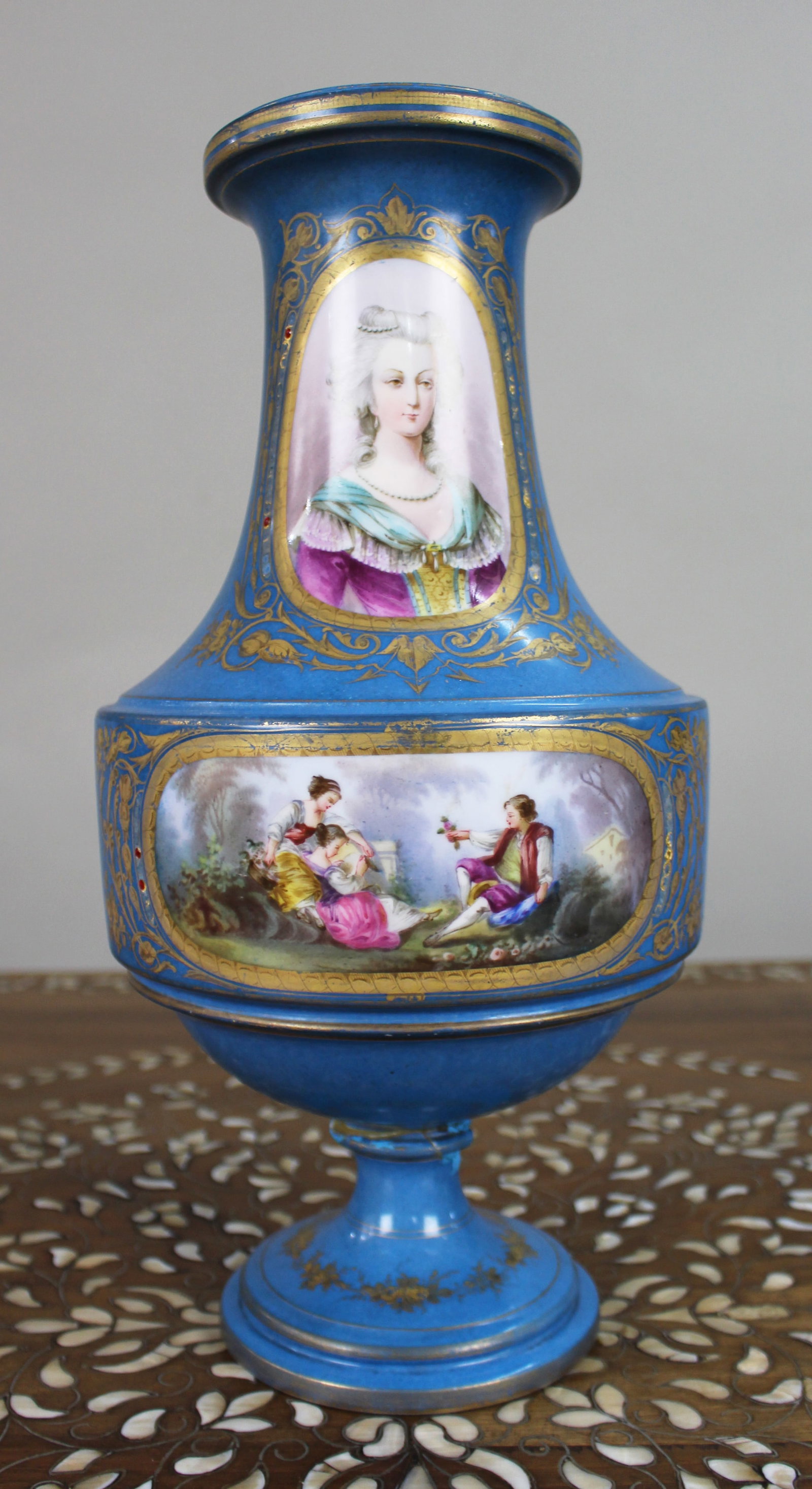 Title: Large Late 19th Century Sèvres-Style Bleu Céleste Porcelain Vase Description: Late  (1 of 20)
