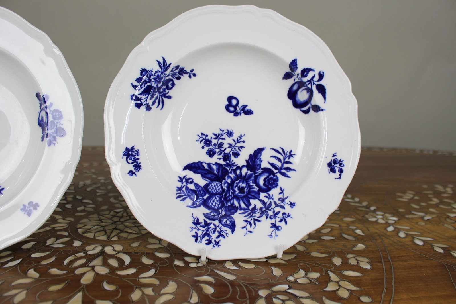 Title: Pair of 18th-Century English Blue & White Porcelain Bowls Description: Pair of 18th-Century - 6