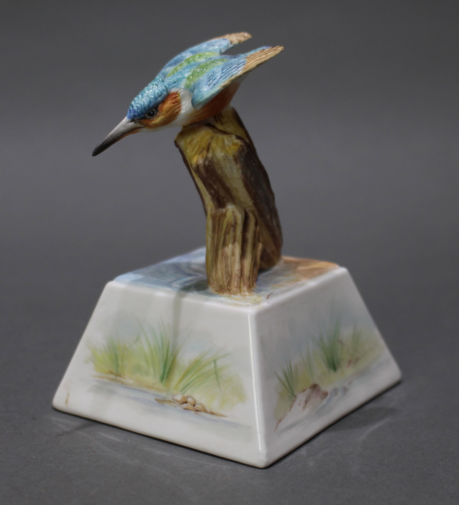 Title: Kinver Ceramics Kingfisher Description: Kinver Ceramics Kingfisher c.2015 Fine quality hand: Title: Kinver Ceramics Kingfisher Description: Kinver Ceramics Kingfisher c.2015 Fine quality hand painted Kinver ceramics was started after the closure of Royal Worcester by former factory artists an