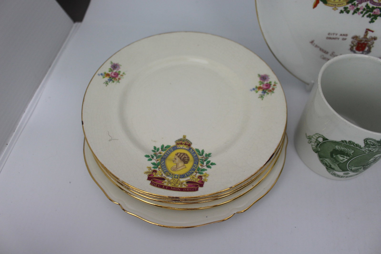 Title: Collection of Coronation Ware Description: Collection of Coronation Ware. All 16 pieces - 8