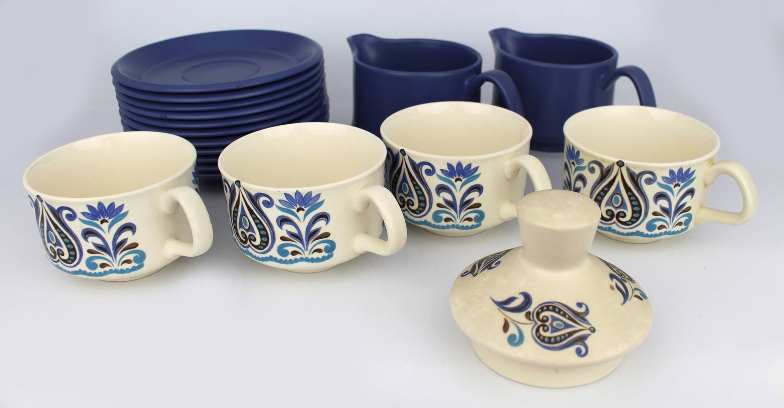 Title: Royal Worcester Palissy Part Tea Service Description: Royal Worcester Palissy Part Tea: Title: Royal Worcester Palissy Part Tea Service Description: Royal Worcester Palissy Part Tea Service Vintage, made in England All pieces pictured; 18 in total. Small chips to 5 of the tea saucers.