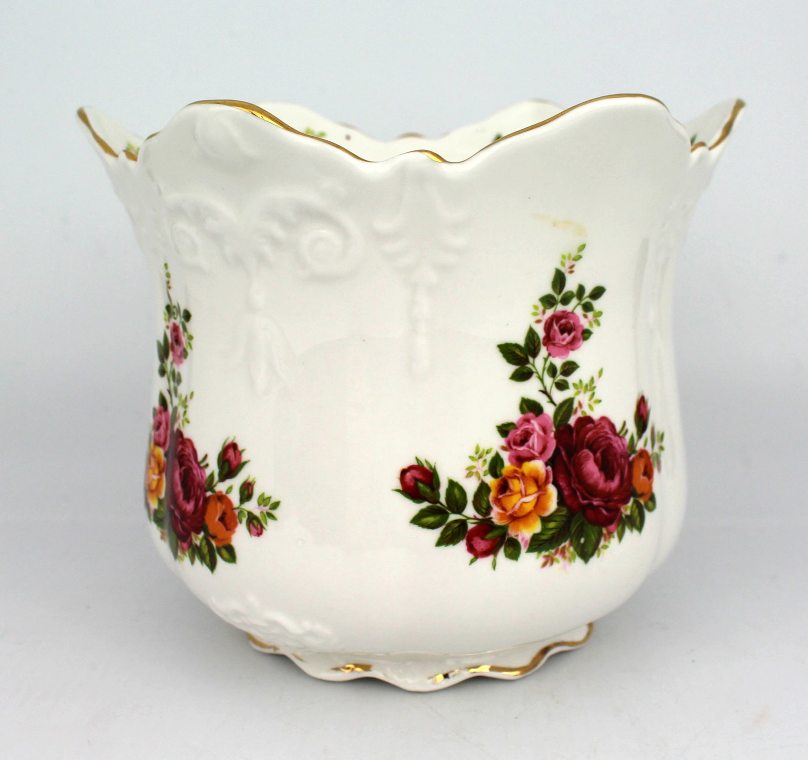 Title: Brosnic Bone China Country Roses Cache Pot Description: Brosnic Bone China Country Roses (1 of 3)