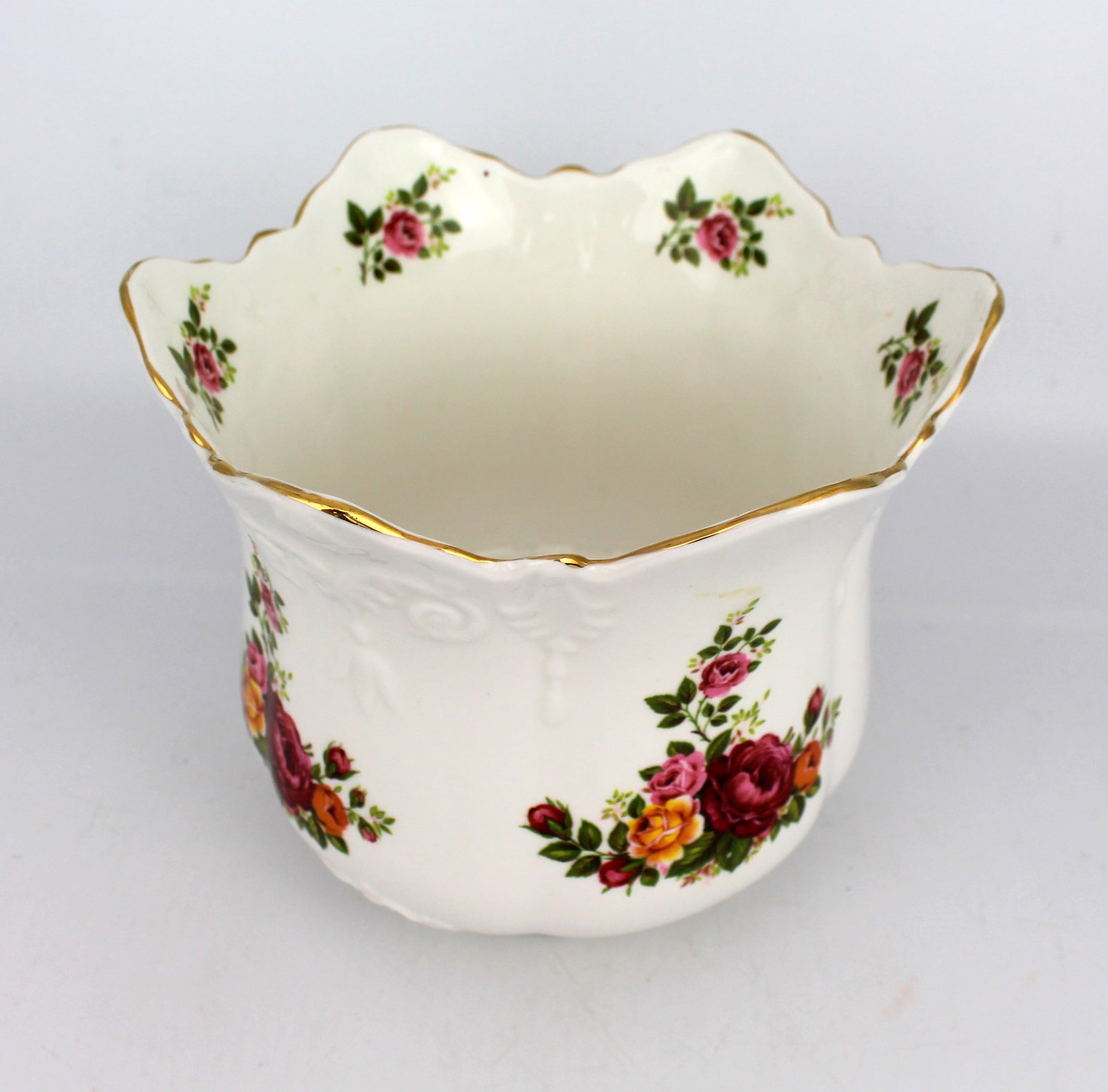 Title: Brosnic Bone China Country Roses Cache Pot Description: Brosnic Bone China Country Roses - 2