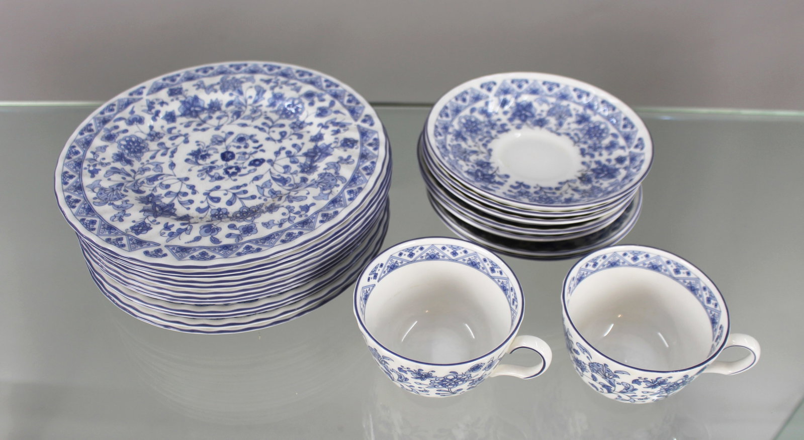 Title: Minton Shalimar Part Tea Service Description: Minton Shalimar Part Tea Service All pieces: Title: Minton Shalimar Part Tea Service Description: Minton Shalimar Part Tea Service All pieces pictured; 21 pieces in total 2x tea cups 7x 15 cm saucers 12x 20 cm side plates Majority of the pieces