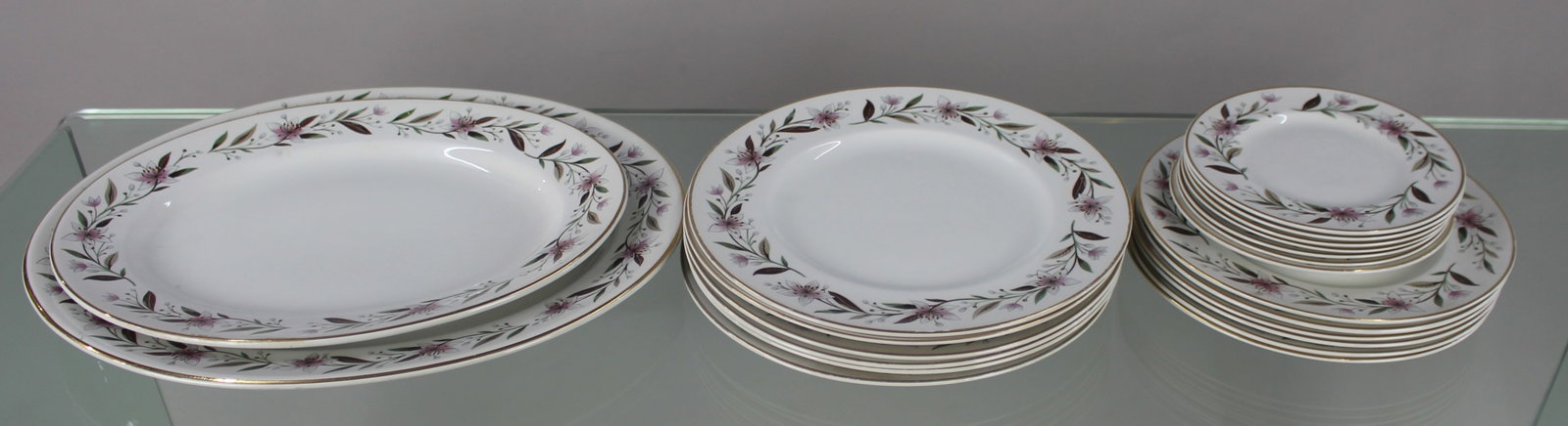 Title: Chinastyle Simpson Potteries Naples Part Dinner Service Description: Vintage, 20th century.: Title: Chinastyle Simpson Potteries Naples Part Dinner Service Description: Vintage, 20th century. 21 pieces in total, as pictured Condition: Used Delivery option: Collection & Delivery Location: