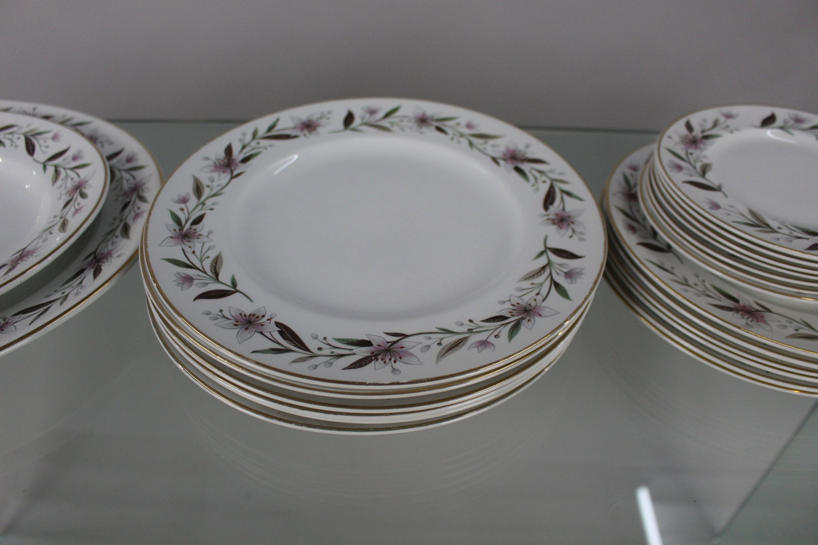 Title: Chinastyle Simpson Potteries Naples Part Dinner Service Description: Vintage, 20th century. - 4