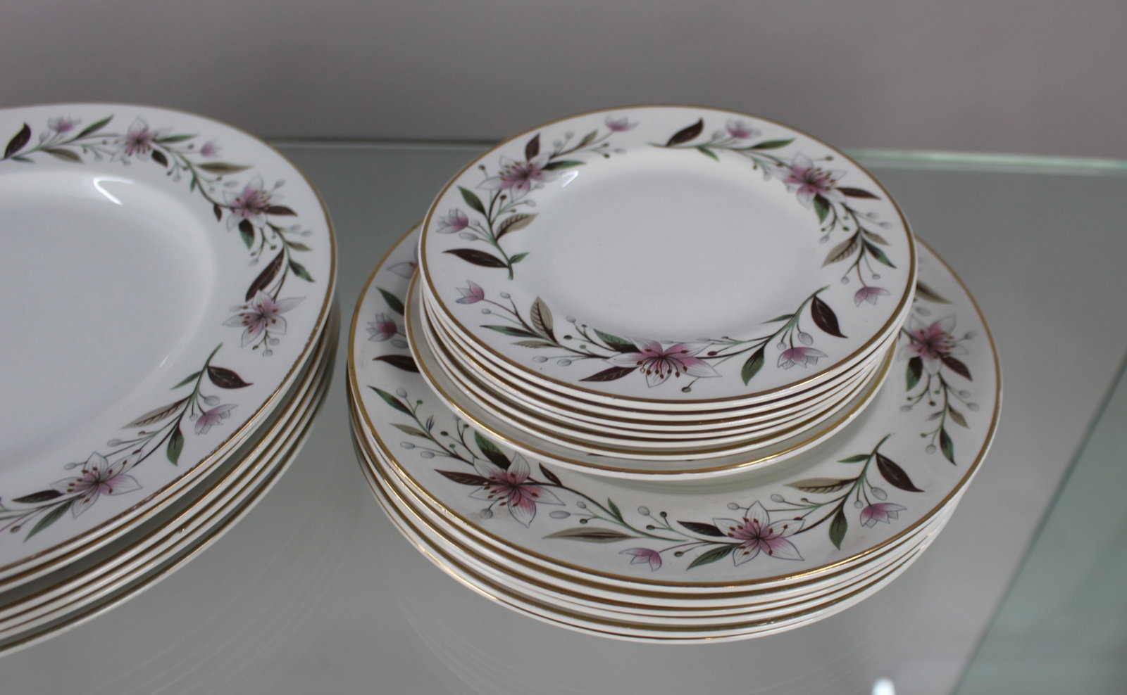 Title: Chinastyle Simpson Potteries Naples Part Dinner Service Description: Vintage, 20th century. - 5