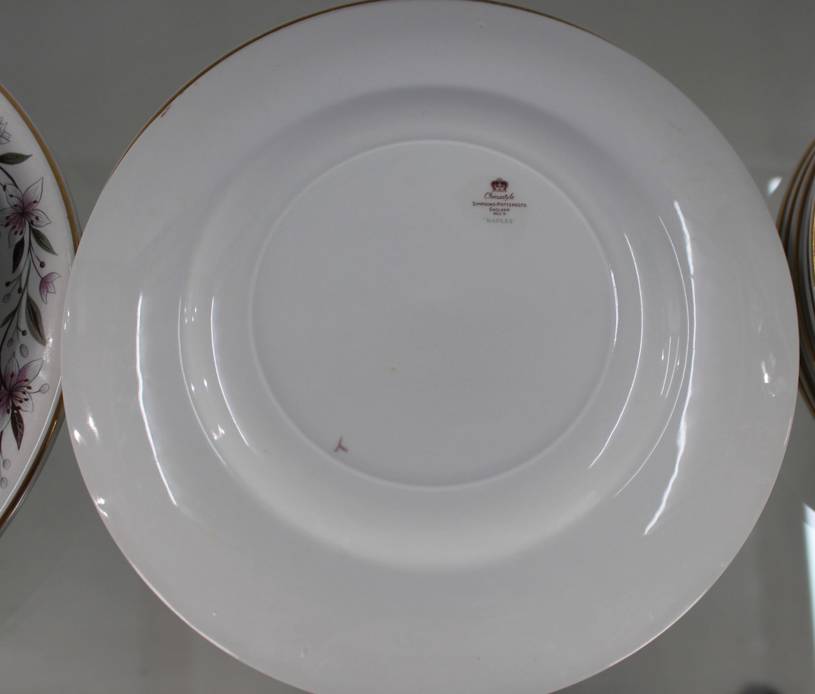 Title: Chinastyle Simpson Potteries Naples Part Dinner Service Description: Vintage, 20th century. - 6