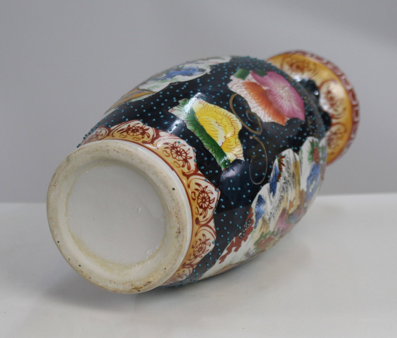 Title: Decorative Japanese Porcelain Vase, Mid to Late 20th Century Description: Decorative Japanese - 10