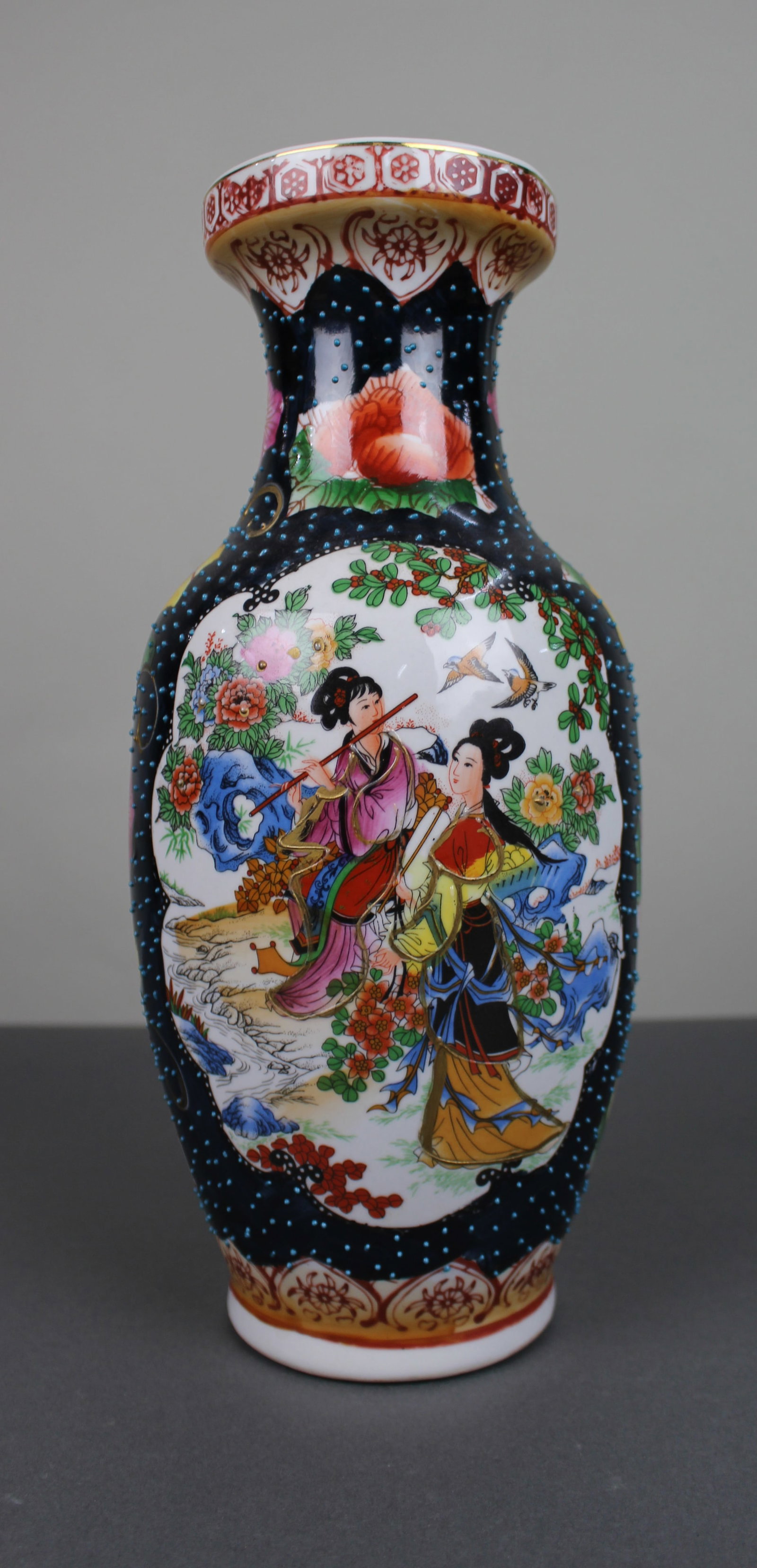 Title: Decorative Japanese Porcelain Vase, Mid to Late 20th Century Description: Decorative Japanese: Title: Decorative Japanese Porcelain Vase, Mid to Late 20th Century Description: Decorative Japanese Porcelain Vase, Mid to Late 20th Century A striking Japanese porcelain vase of baluster form,