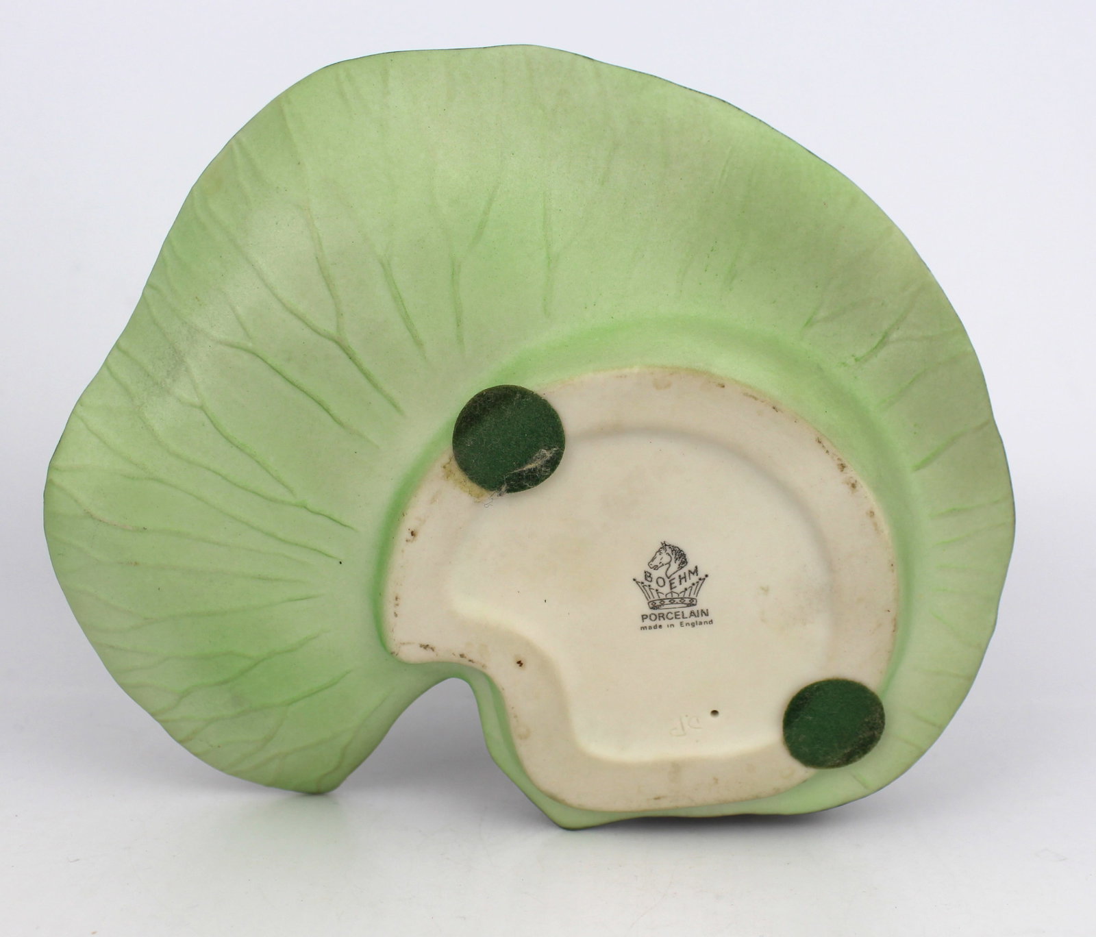 Title: Boehm Cygnet on Leaf Description: Boehm Cygnet on Leaf Boehm, made in England Factory stap to - 6