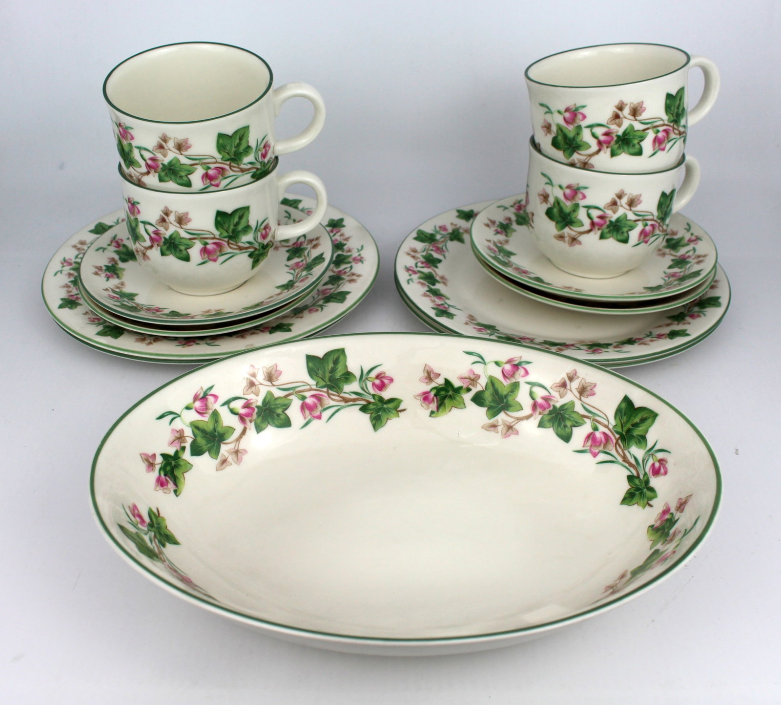 Title: 13 Pieces of Royal Doulton Tiverton Pattern Description: 13 Pieces of Royal Doulton: Title: 13 Pieces of Royal Doulton Tiverton Pattern Description: 13 Pieces of Royal Doulton Tiverton Pattern All pieces pictured 4 tea cups & saucers, 4 tea plates & oval serving bowl All