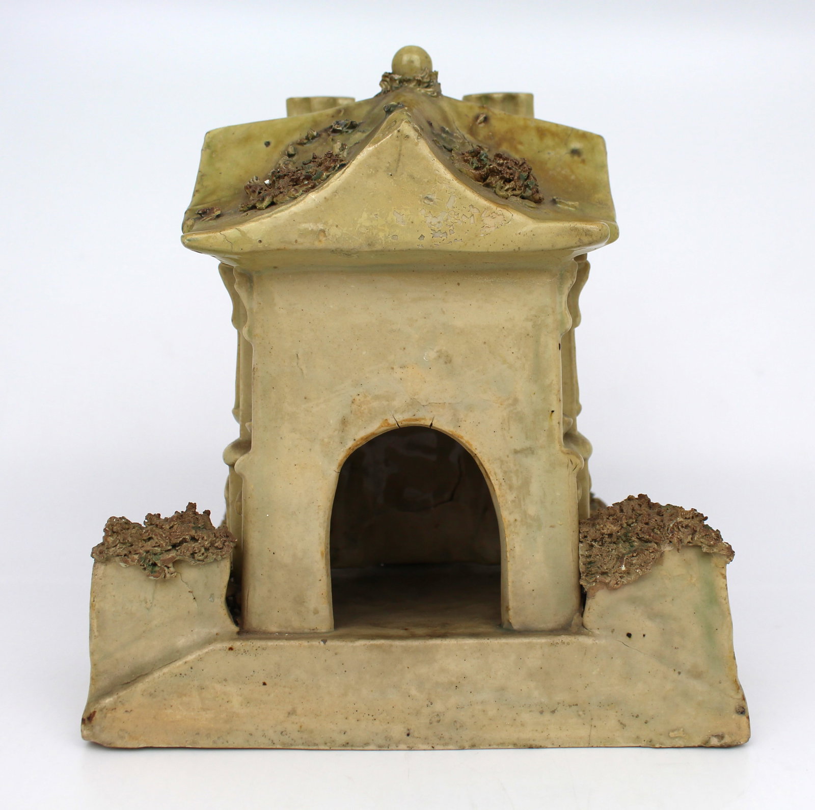 Title: Vintage Ceramic House Description: Vintage Ceramic House. Measures 17 x 15 x 18 (height) cm - 2