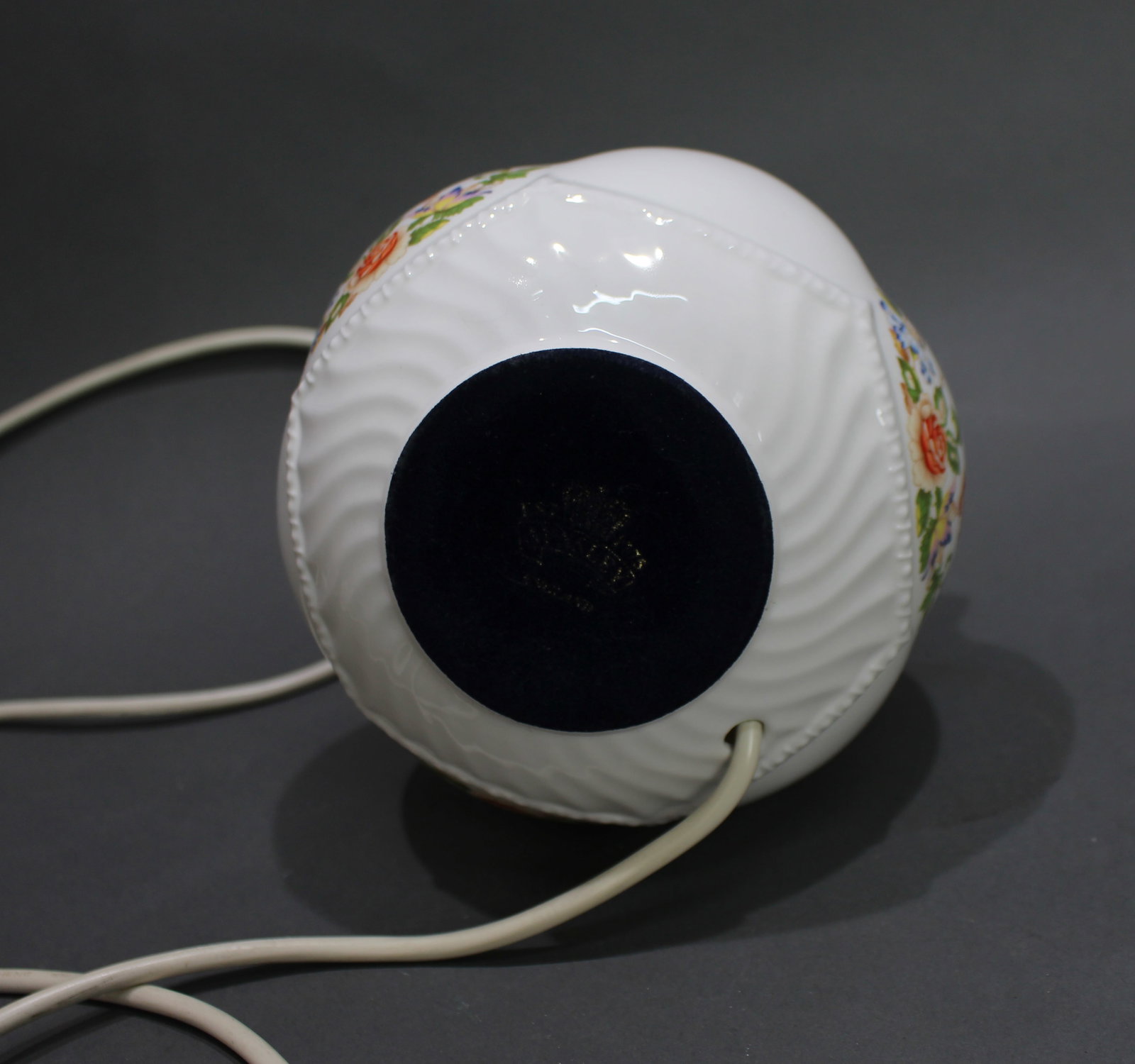 Title: Aynsley Porcelain Butterfly Table Lamp Description: Aynsley Porcelain Butterfly Table Lamp - 3