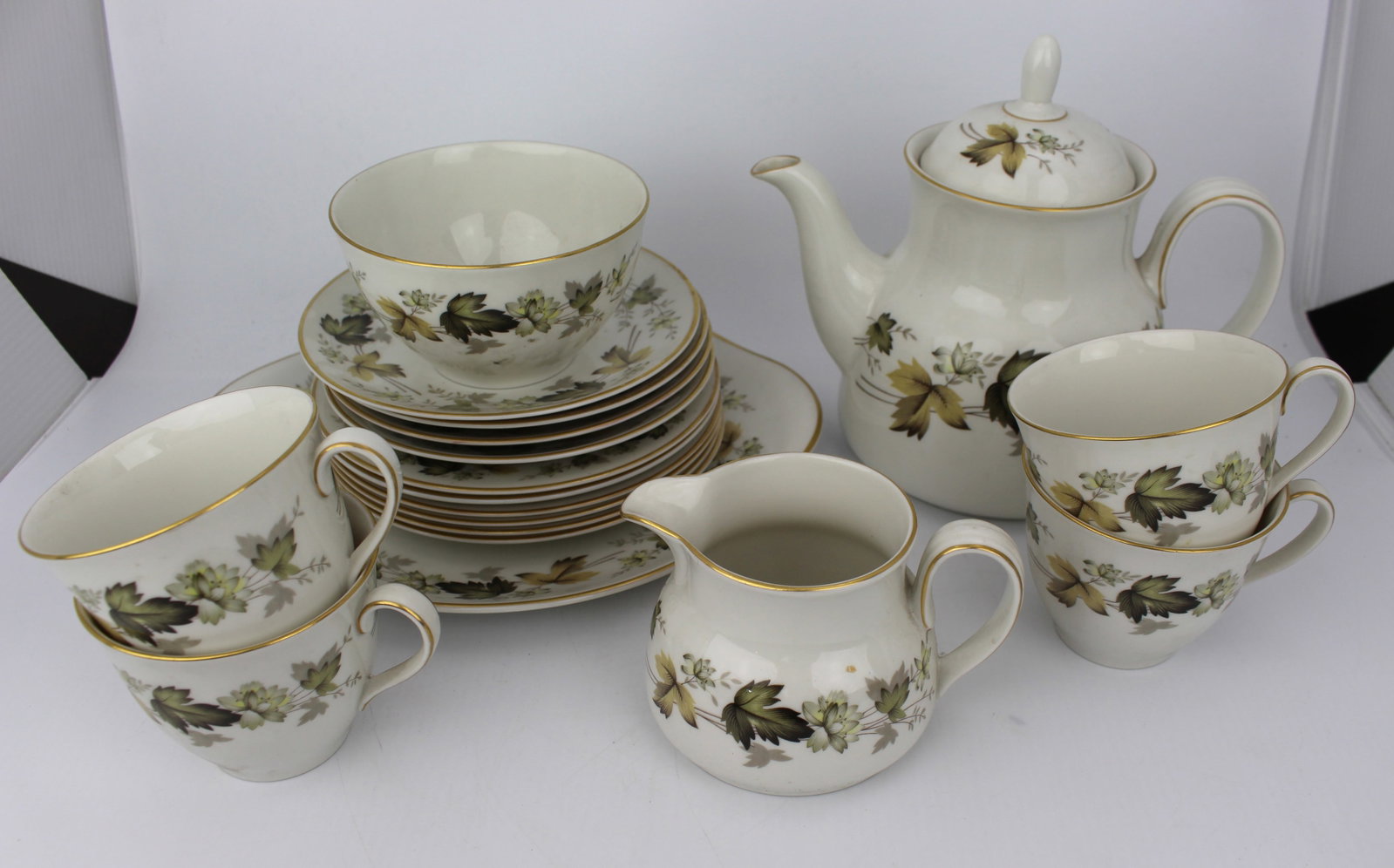 Title: Collection of Royal Doulton Larchmont Description: Collection of Royal Doulton Larchmont. All (1 of 2)