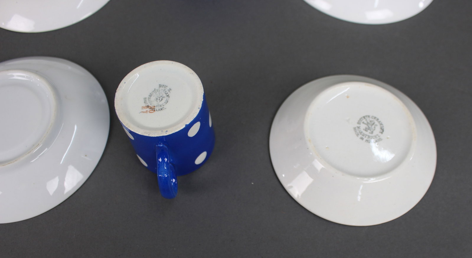 Title: Collection of Antique & Vintage Blue & White Tea Cups & Saucers Description: Collection of - 10