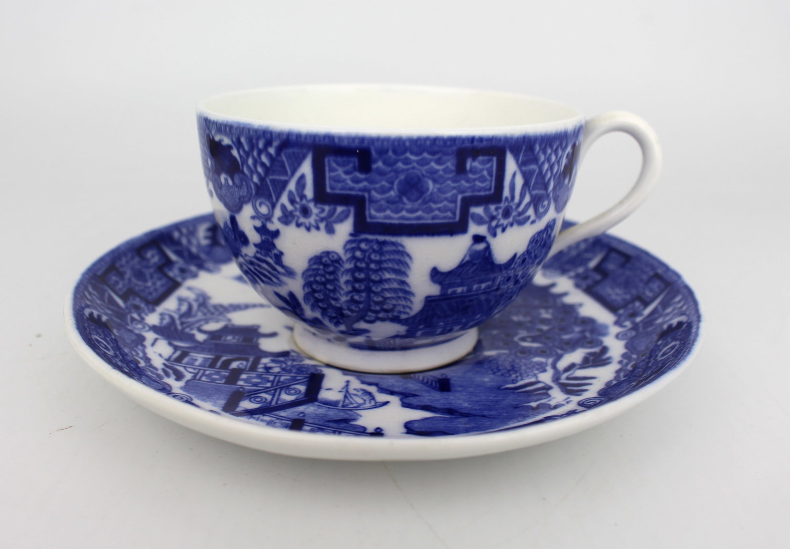 Title: Collection of Antique & Vintage Blue & White Tea Cups & Saucers Description: Collection of - 11