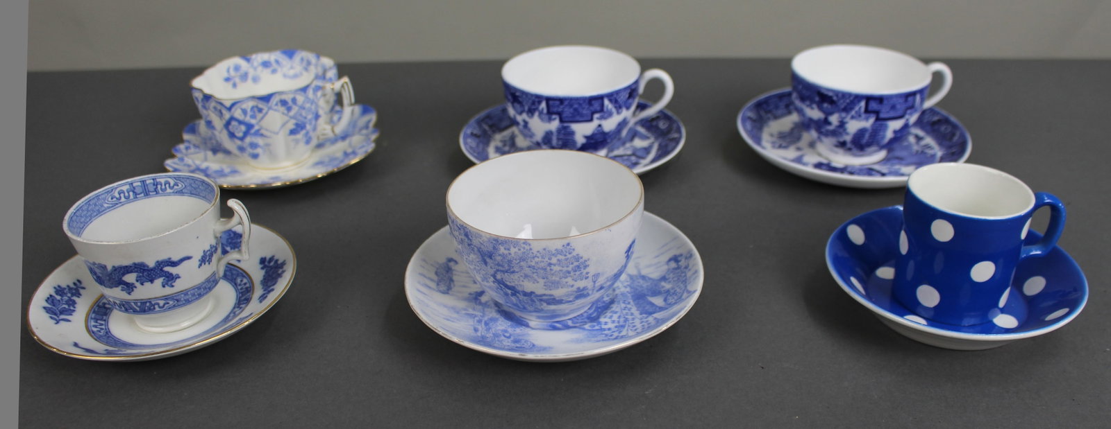 Title: Collection of Antique & Vintage Blue & White Tea Cups & Saucers Description: Collection of: Title: Collection of Antique & Vintage Blue & White Tea Cups & Saucers Description: Collection of Antique & Vintage Blue & White Tea Cups & Saucers A mixed collection of six bl