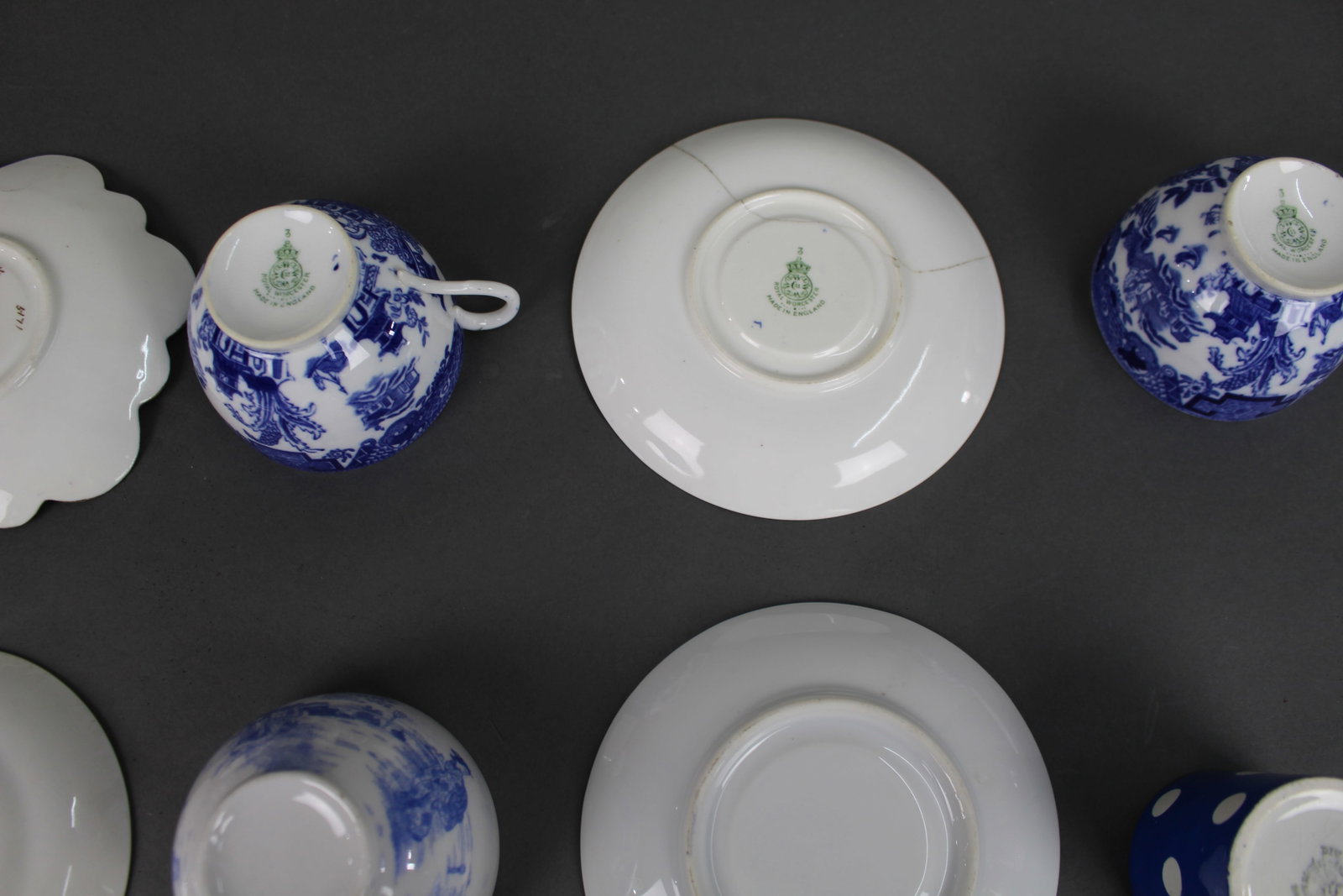 Title: Collection of Antique & Vintage Blue & White Tea Cups & Saucers Description: Collection of - 6