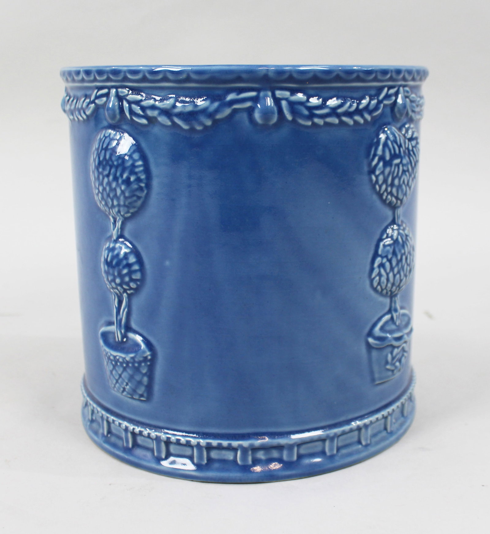 Title: Large Blue Ceramic Planter Description: 20th century. Width: 23 cm. Height: 23 cm. Good: Title: Large Blue Ceramic Planter Description: 20th century. Width: 23 cm. Height: 23 cm. Good condition; no chips, cracks or repairs, some craquelure to glaze Condition: Used Delivery option: Collect