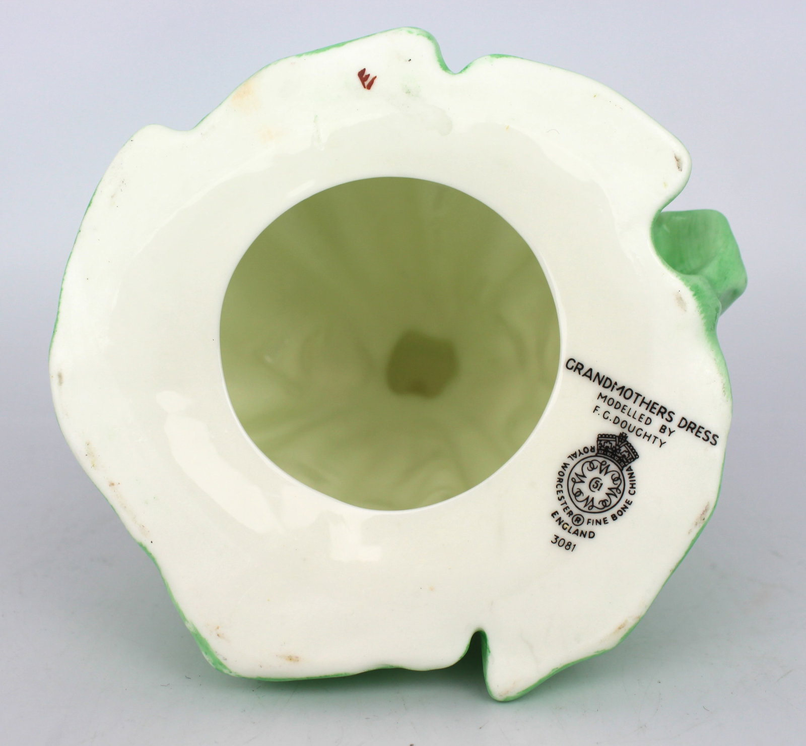 Title: Royal Worcester Figurine Green Grandmothers Dress Description: Royal Worcester Figurine Green - 2