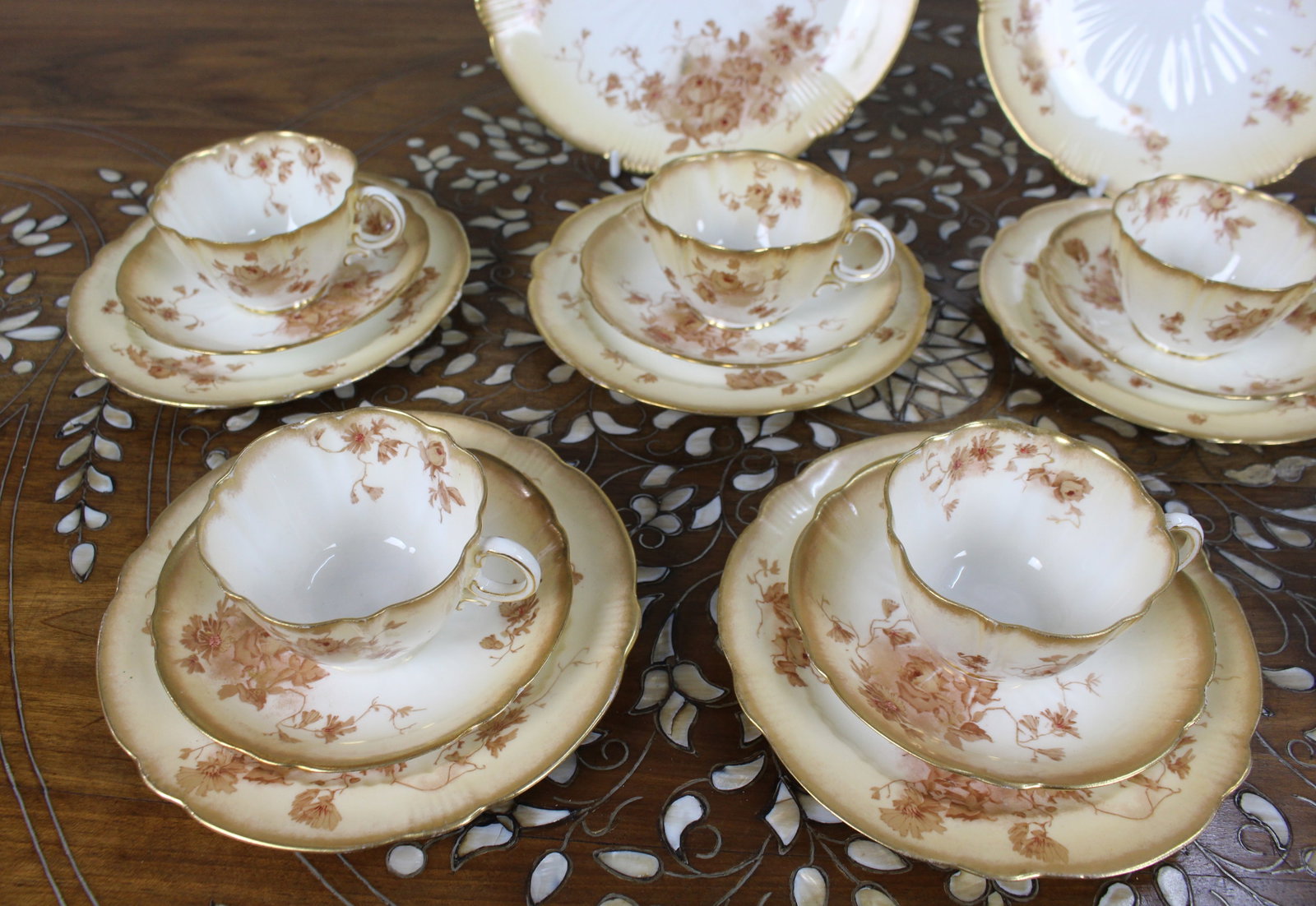 Title: Edwardian Crescent China Tea Service by Johnson Brothers, England (24 Pieces) Description: - 3
