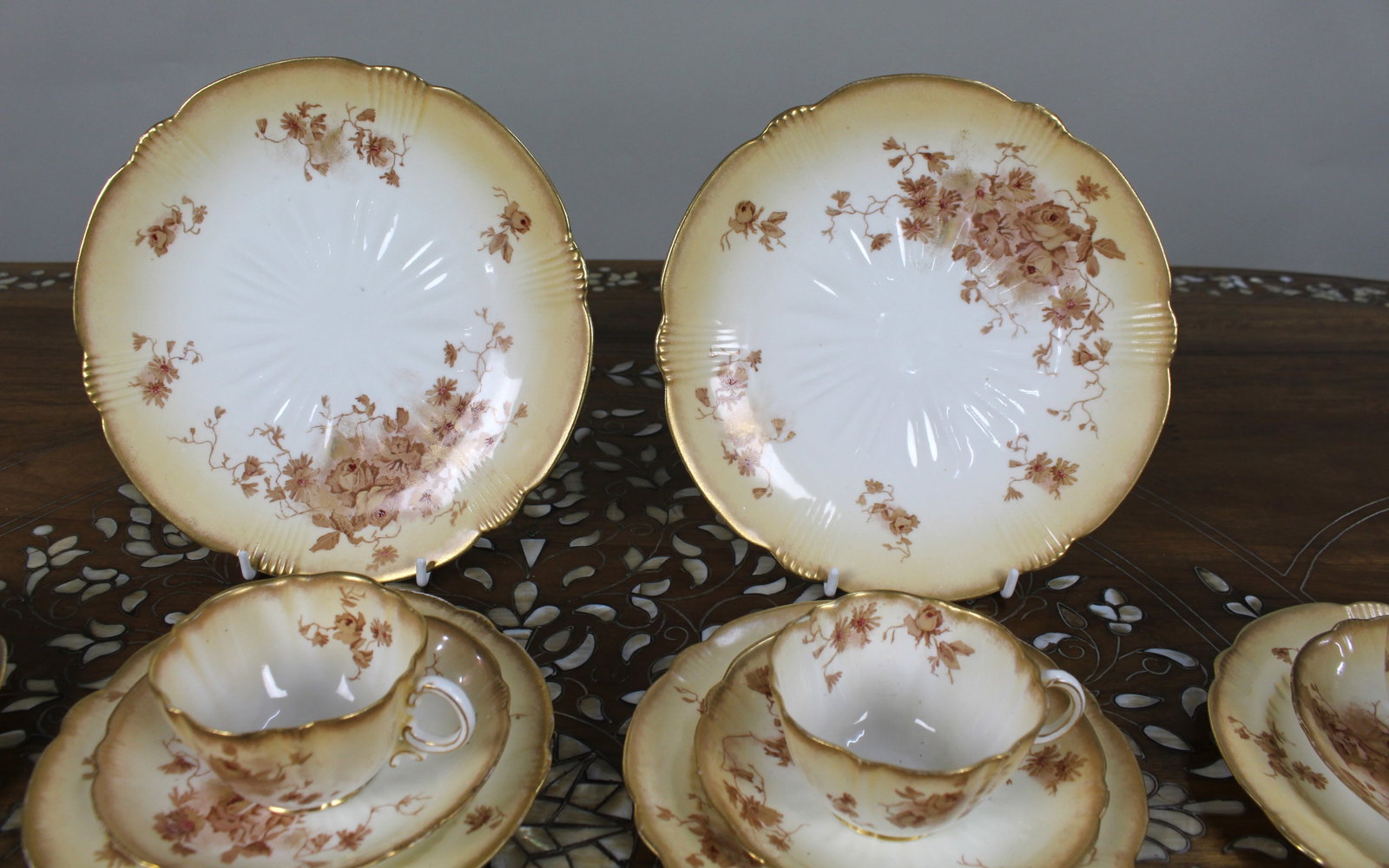 Title: Edwardian Crescent China Tea Service by Johnson Brothers, England (24 Pieces) Description: - 4