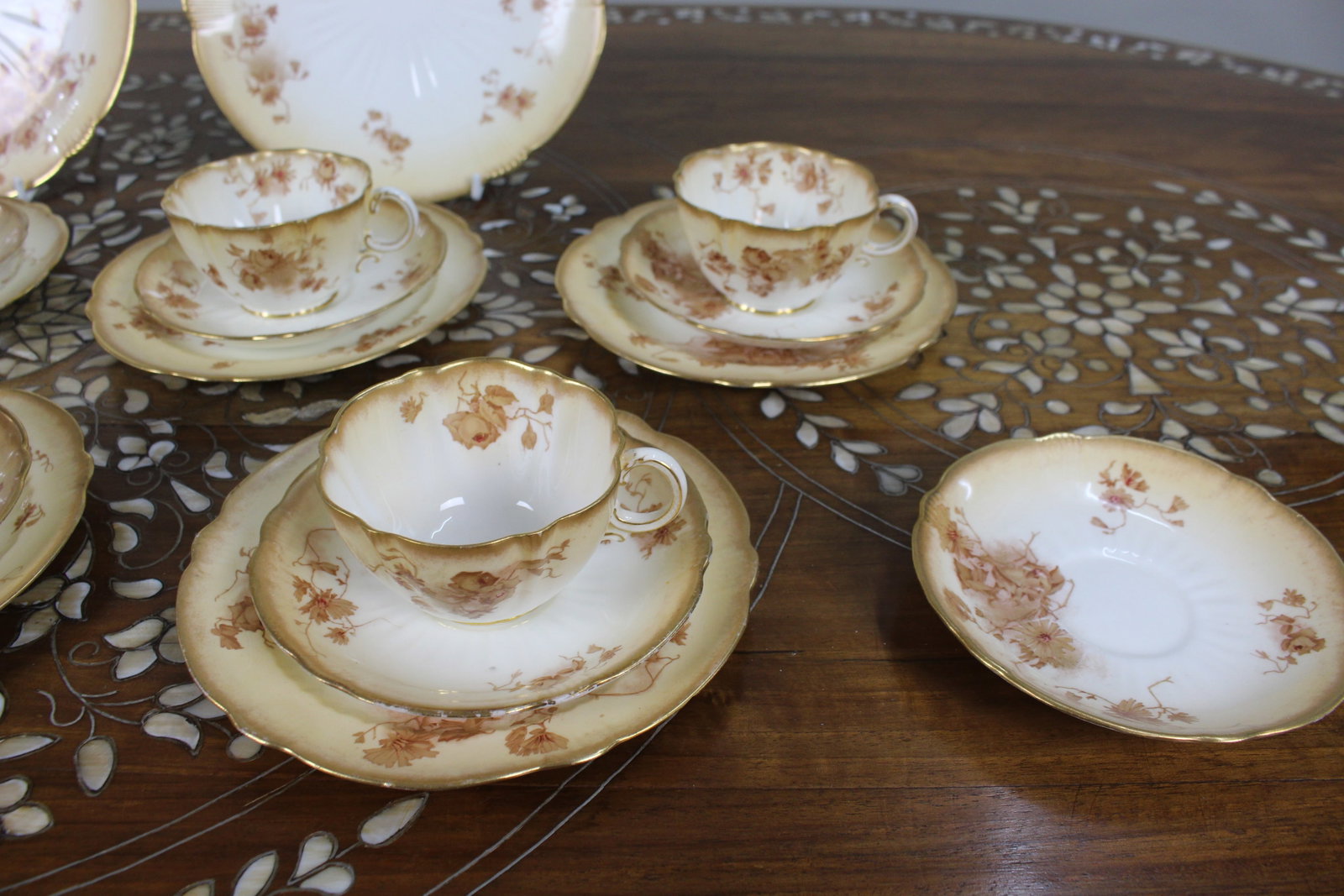 Title: Edwardian Crescent China Tea Service by Johnson Brothers, England (24 Pieces) Description: - 5