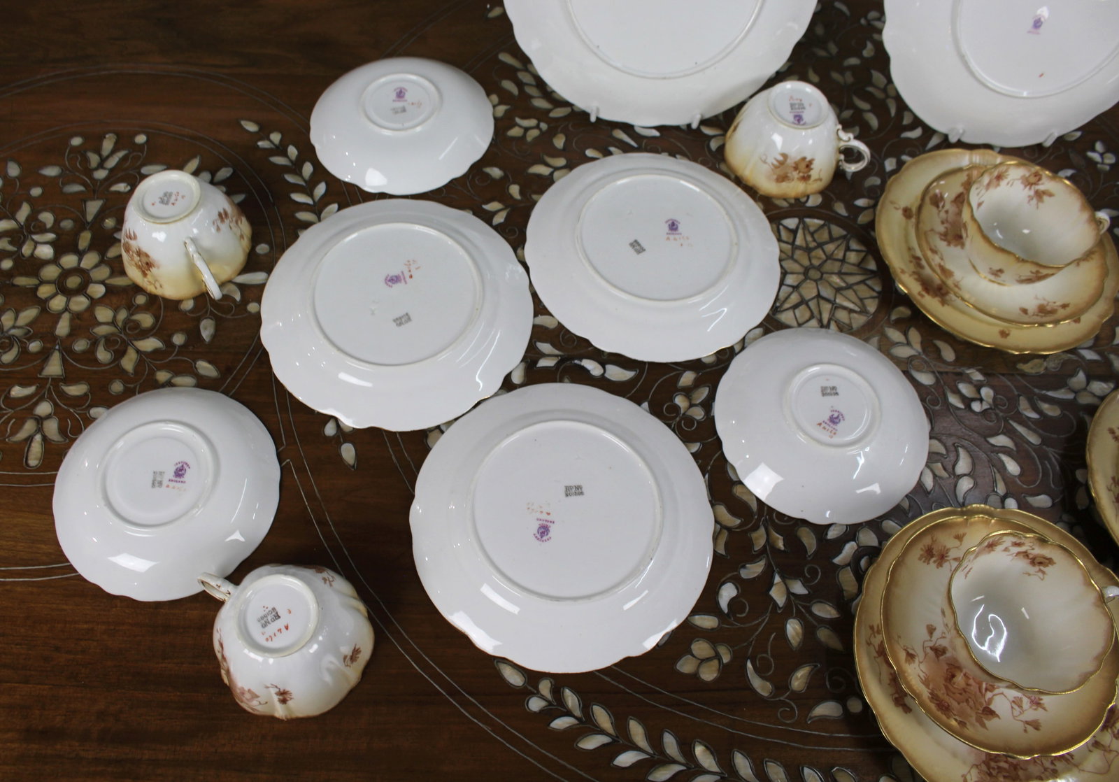 Title: Edwardian Crescent China Tea Service by Johnson Brothers, England (24 Pieces) Description: - 7