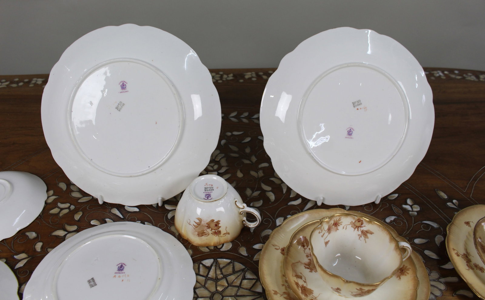 Title: Edwardian Crescent China Tea Service by Johnson Brothers, England (24 Pieces) Description: - 8