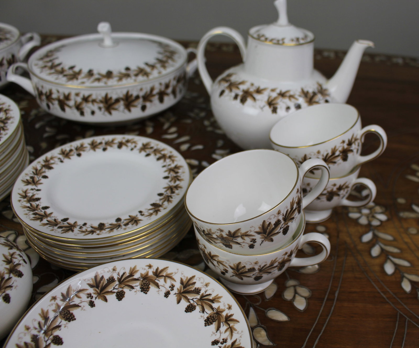 Title: Large Wedgwood ‘Autumn Vine’ Bone China Dinner & Tea Service Description: Large W - 5