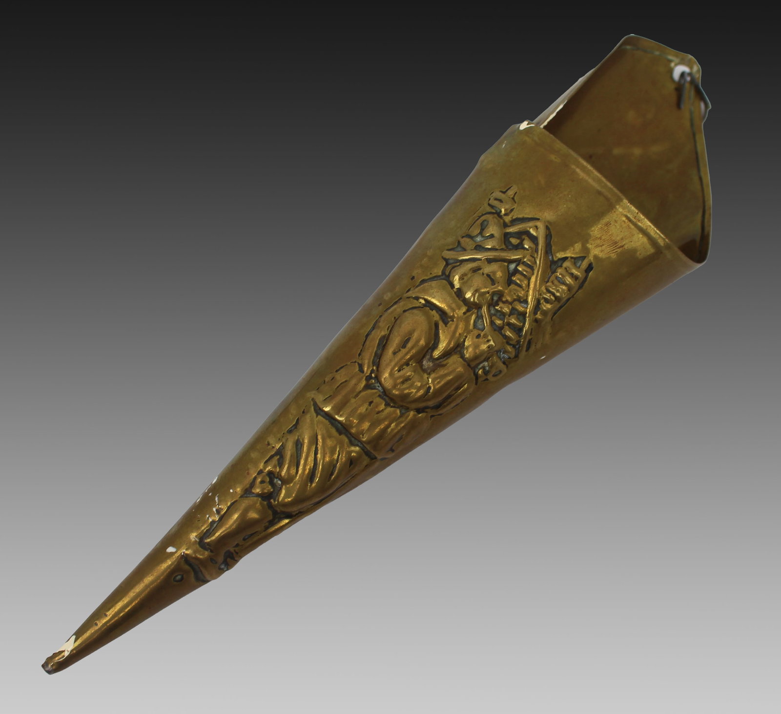 Title: Arts & Crafts Period Brass Wall Pocket / Posy Holder Description: Arts & Crafts Period: Title: Arts & Crafts Period Brass Wall Pocket / Posy Holder Description: Arts & Crafts Period Brass Wall Pocket / Posy Holder A decorative late 19th to early 20th century brass wall pocket, li