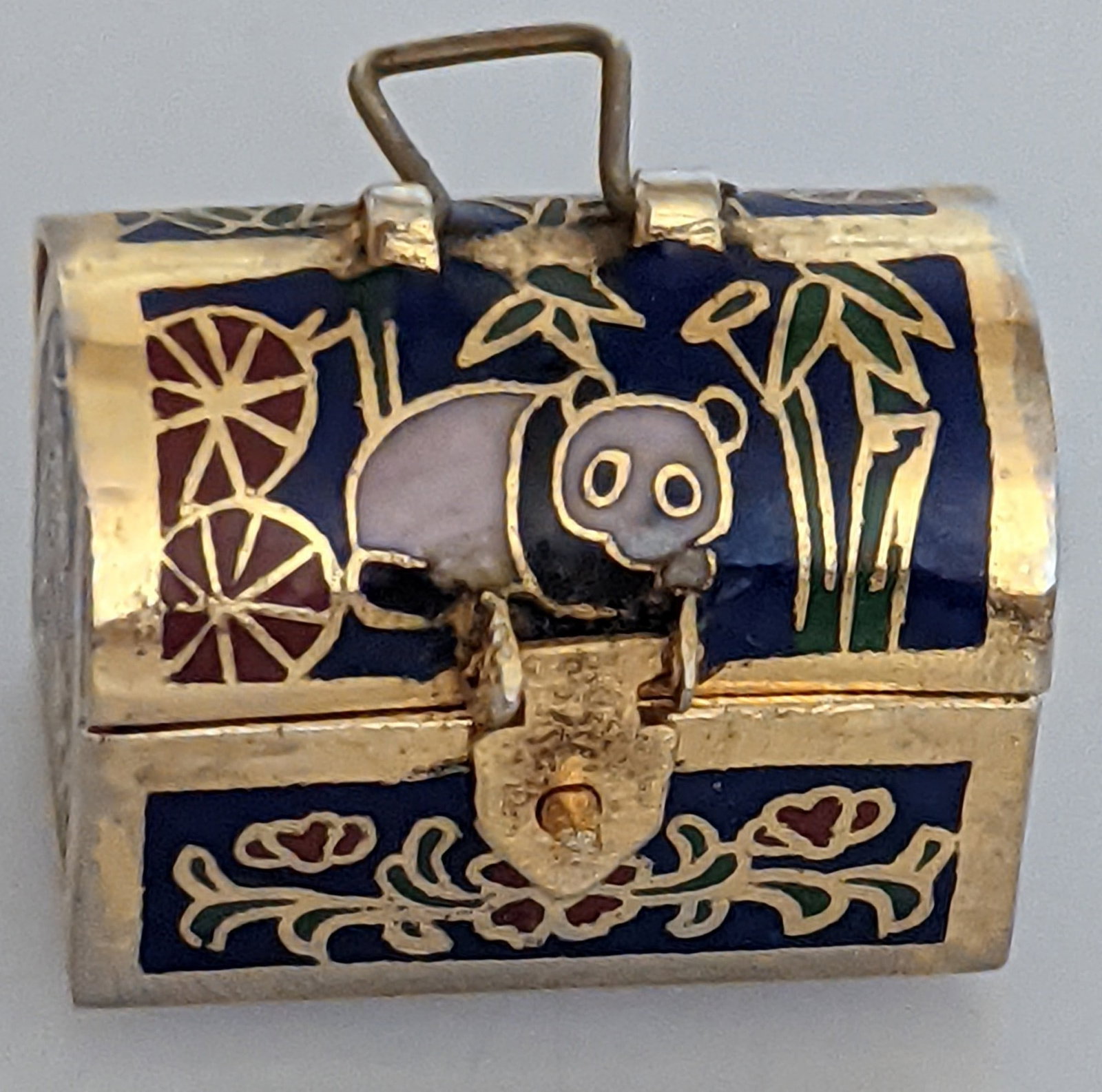 Handcrafted Cloisonné Panda Trinket Box – Asian-Inspired Jewellery & Keepsake Chest: Title: Handcrafted Cloisonné Panda Trinket Box – Asian-Inspired Jewellery & Keepsake Chest Description: A tiny vintage-style chest worked in traditional Cloisonné