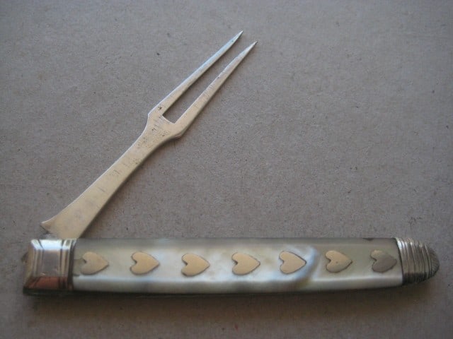 Title: George III Mother of Pearl Hafted Silver Folding Fruit Fork Description: George III - 2
