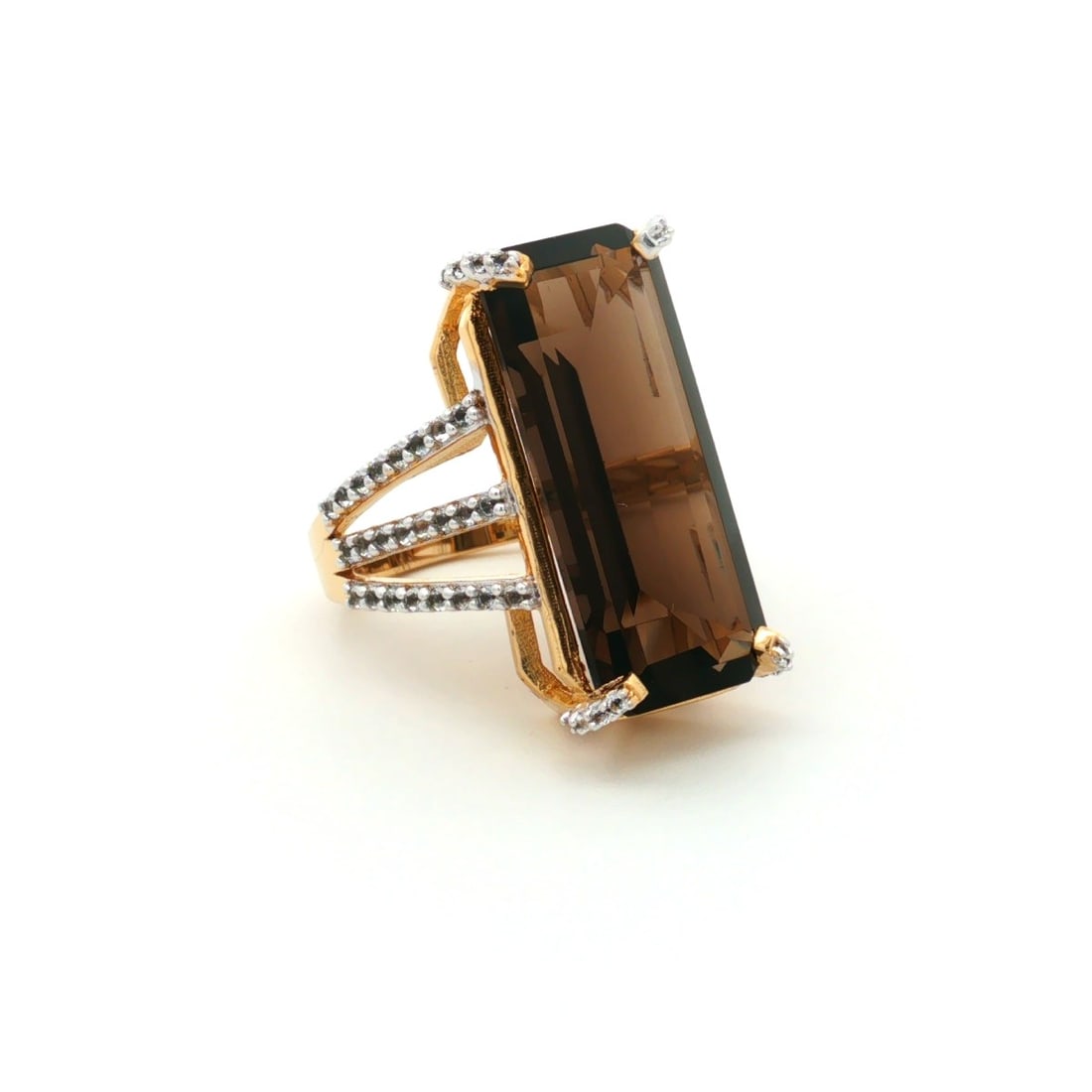 HRD Certified Smoky Quartz & White Topaz Ring – 925 Sterling Silver: Title: HRD Certified Smoky Quartz & White Topaz Ring – 925 Sterling Silver Description: A fine 925 Sterling Silver ring featuring an octagonal Smoky Quartz centre stone complemented by