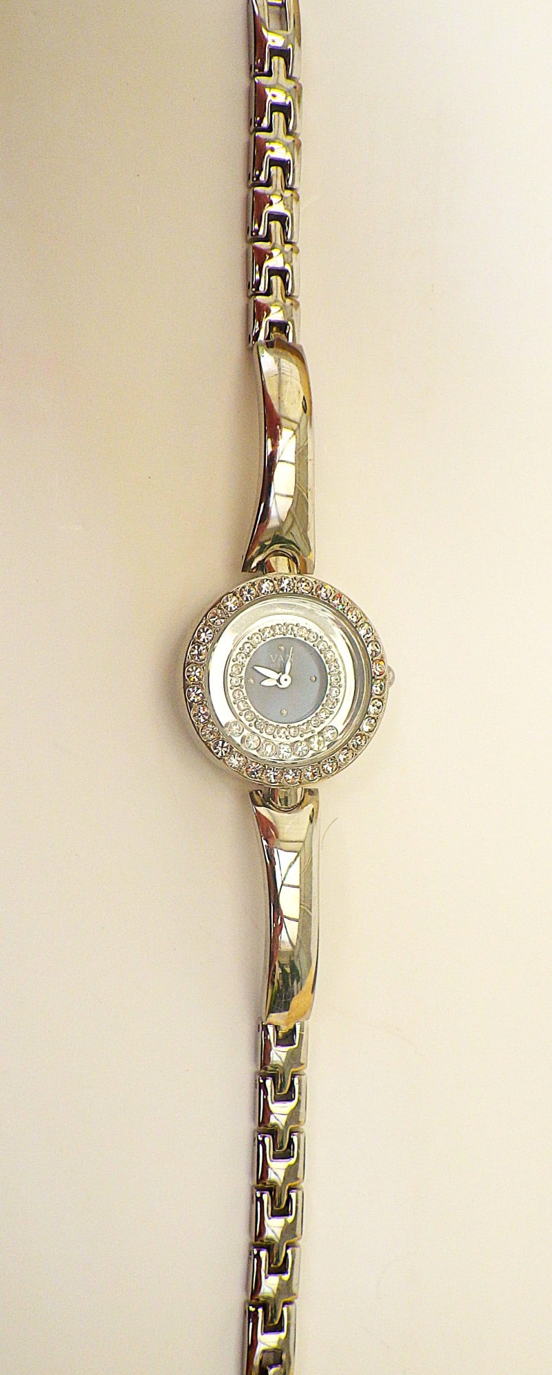 Title: Van Peterson Watch With "Floating" Diamante Crystals Description: A classic Van Peterson - 2