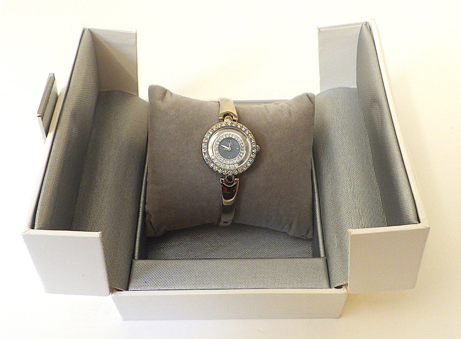 Title: Van Peterson Watch With "Floating" Diamante Crystals Description: A classic Van Peterson - 3
