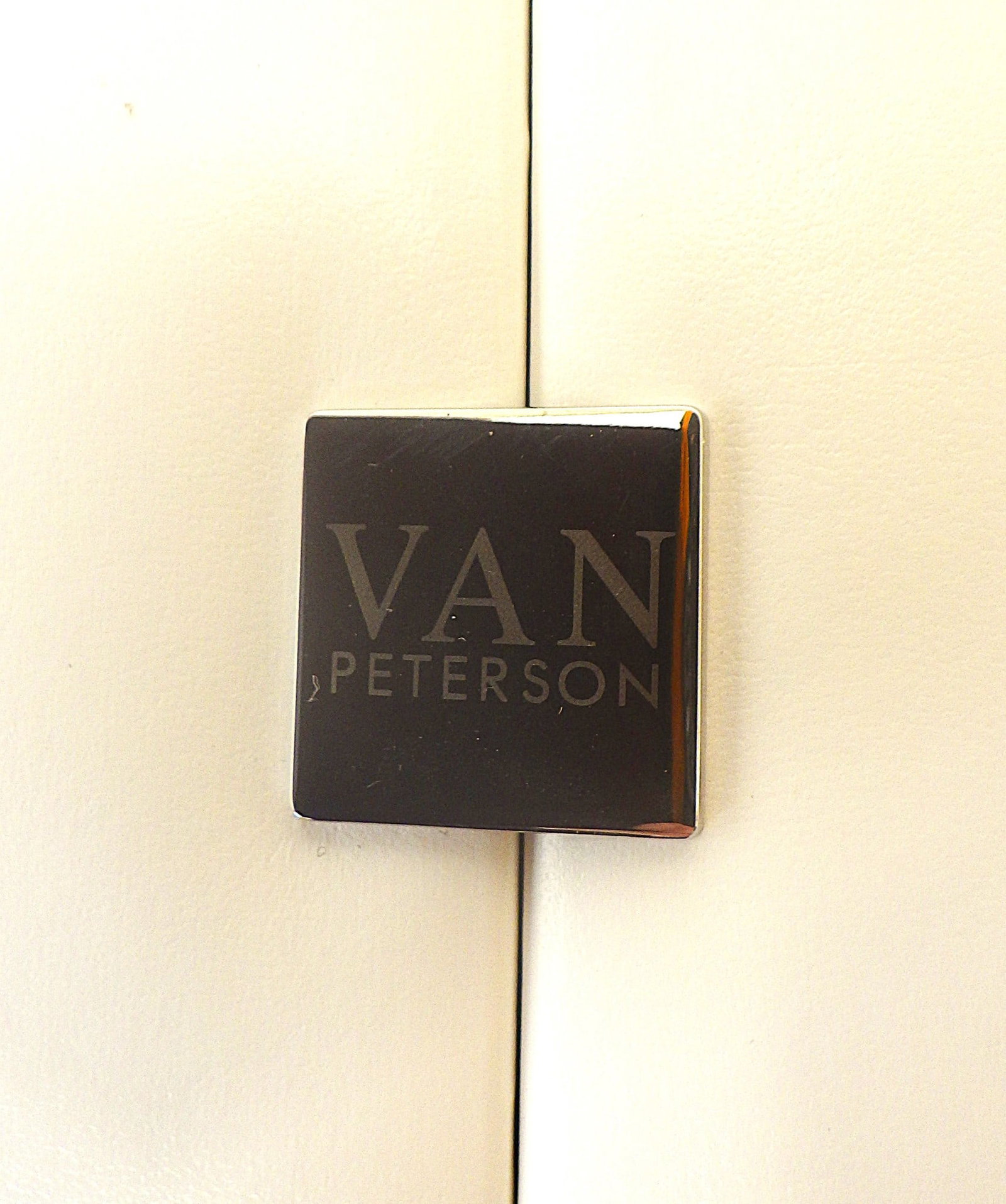 Title: Van Peterson Watch With "Floating" Diamante Crystals Description: A classic Van Peterson - 4