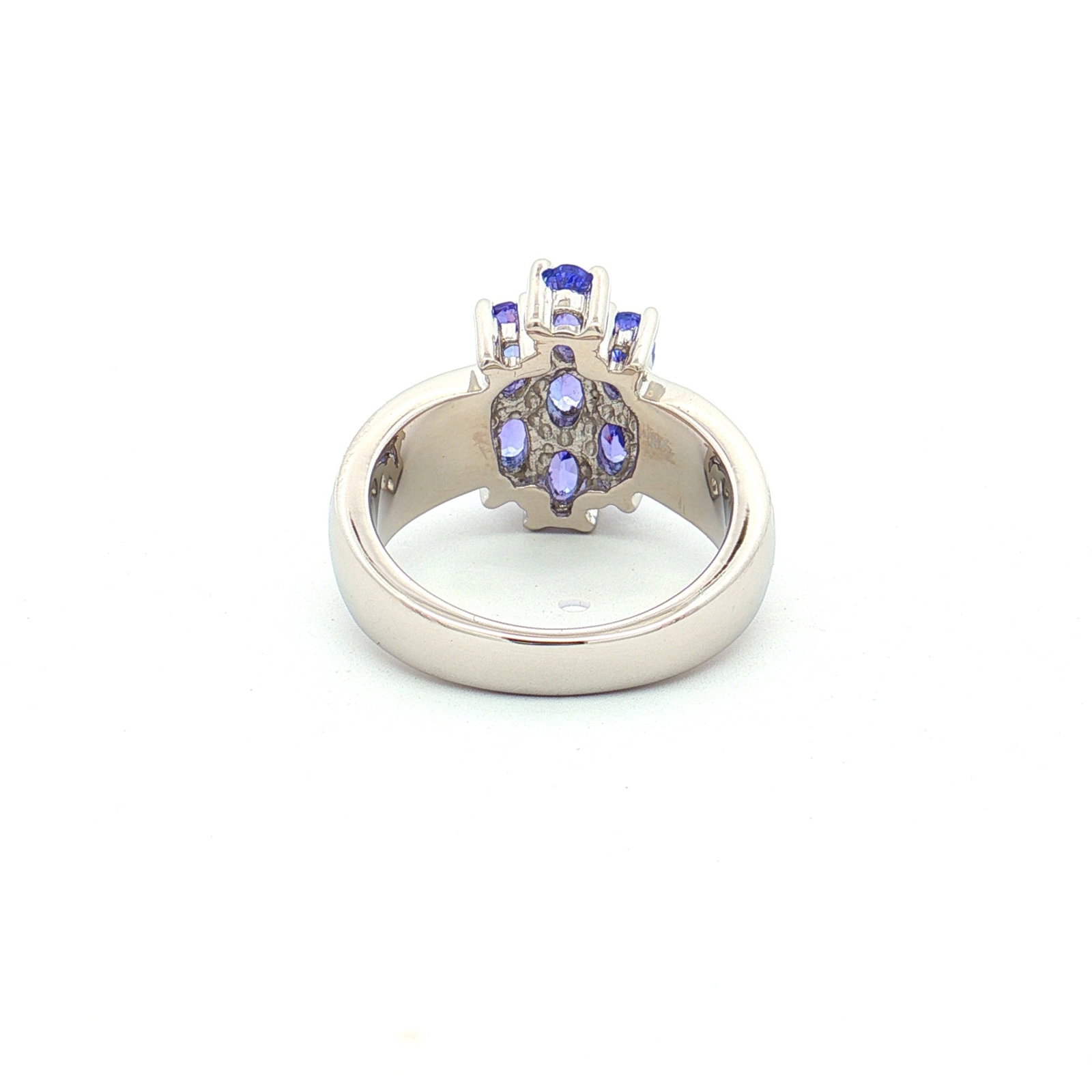HRD Certified Lavender Tanzanite Oval Ring – 925 Sterling Silver: Title: HRD Certified Lavender Tanzanite Oval Ring – 925 Sterling Silver Description: A fine 925 Sterling Silver ring featuring multiple oval Lavender Tanzanite gemstones, finished with Rhodiu