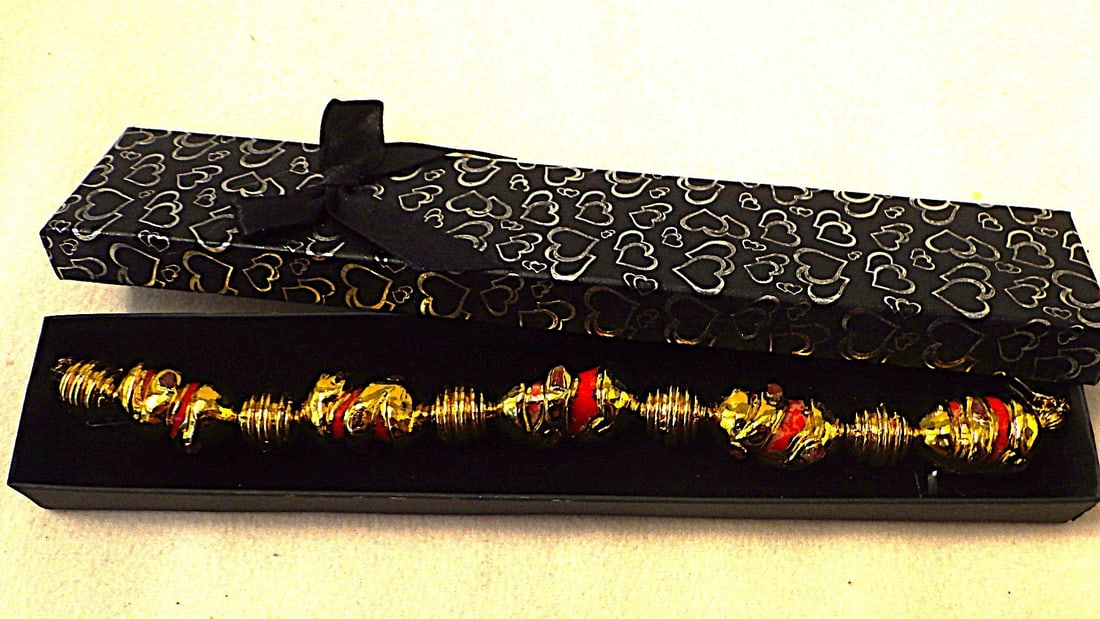 Title: 14 K Yellow Gold Plated Red Coral Bracelet Description: A highly glamorous 14 K yellow gold - 3