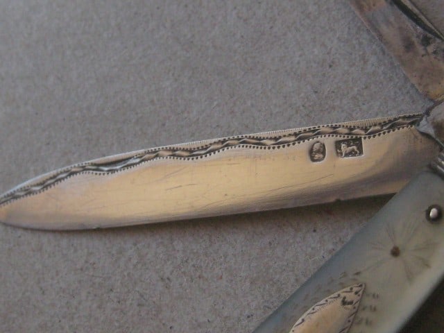 Title: Rare George III Mother of Pearl Hafted Silver Bladed Folding Fruit Knife Description: R - 7