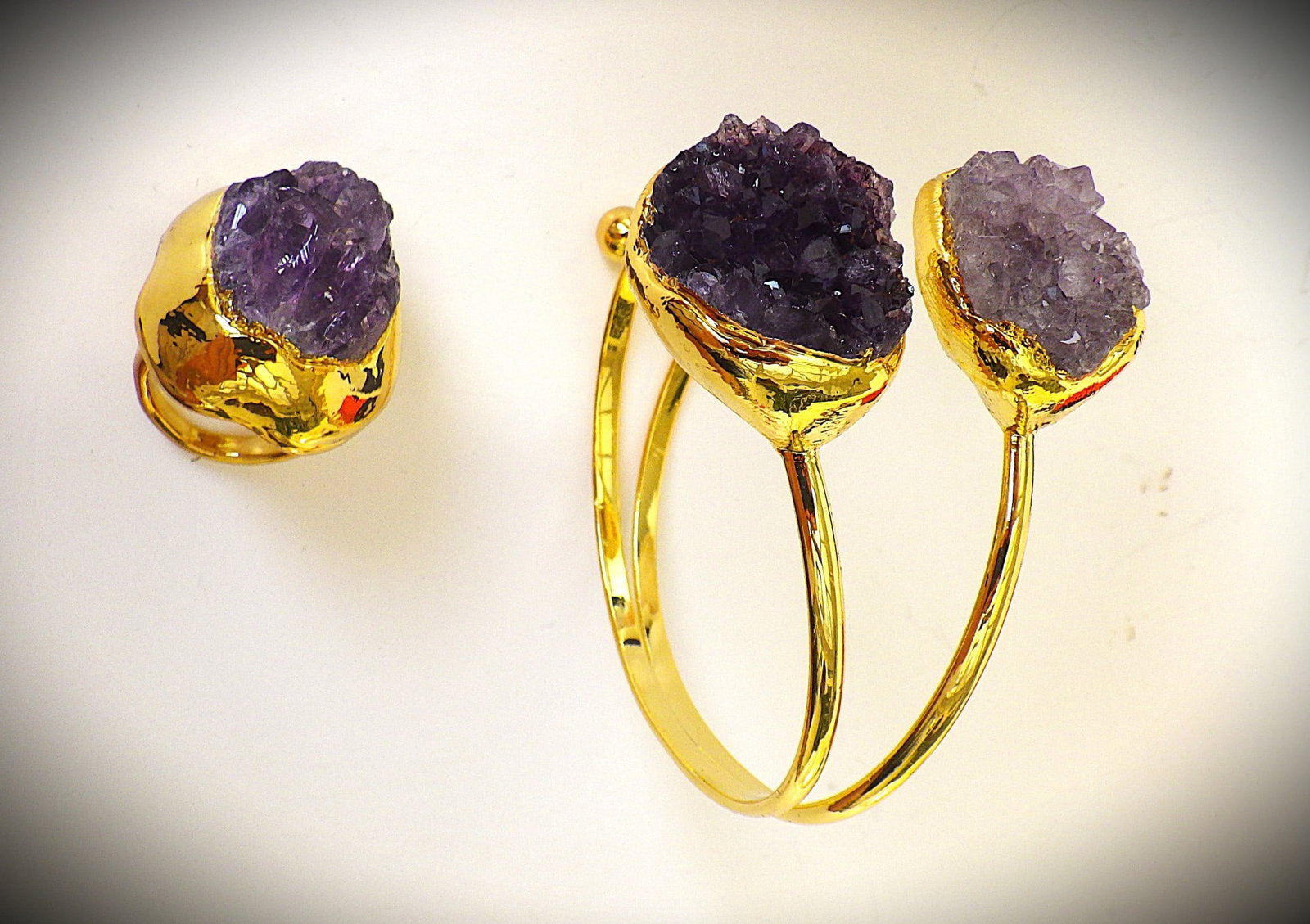 18 K Gold Plated Bangle & Ring Set With Large Natural Amethyst Crystals: Title: 18 K Gold Plated Bangle & Ring Set With Large Natural Amethyst Crystals Description: A very unusual, lavishly 118 K gold-plated bangle and matching ring with large, natural, Amethyst