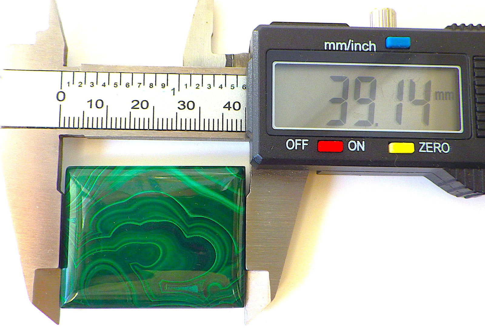 Rectangular Malachite Cabochon 131 Carats - 4