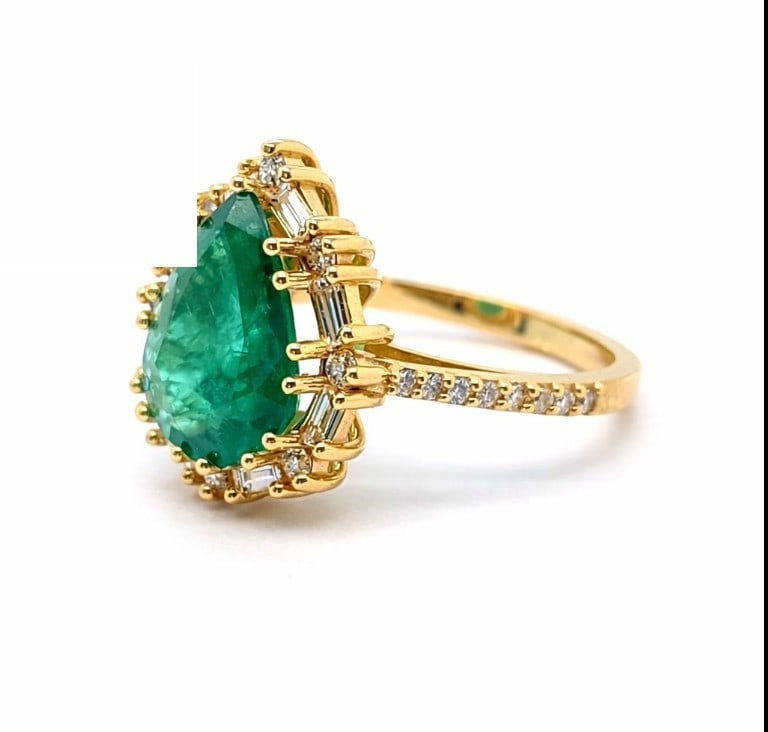 Ring - 14 kt. Yellow Gold - 3.85ct. tw. Emerald - Diamond - IGI Certified - 3