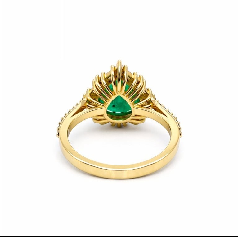 Ring - 14 kt. Yellow Gold - 3.85ct. tw. Emerald - Diamond - IGI Certified - 4