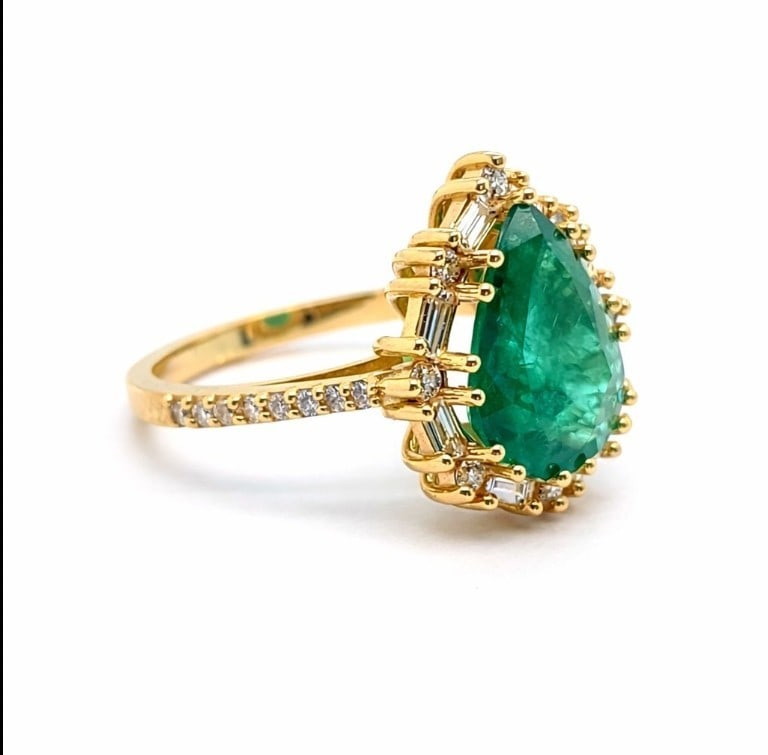 Ring - 14 kt. Yellow Gold - 3.85ct. tw. Emerald - Diamond - IGI Certified - 5