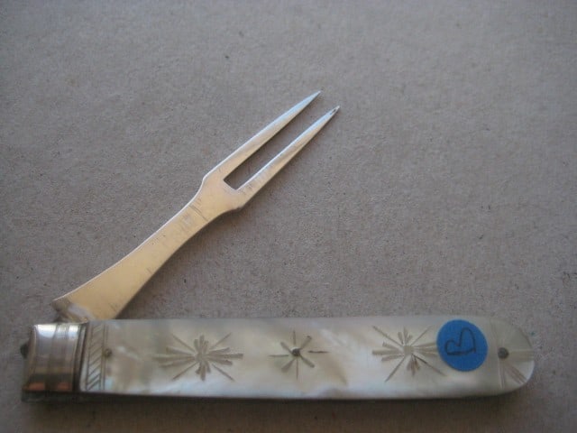 Title: Victorian Mother of Pearl Hafted Silver Bladed Folding Fruit Fork Description: Victoria - 2