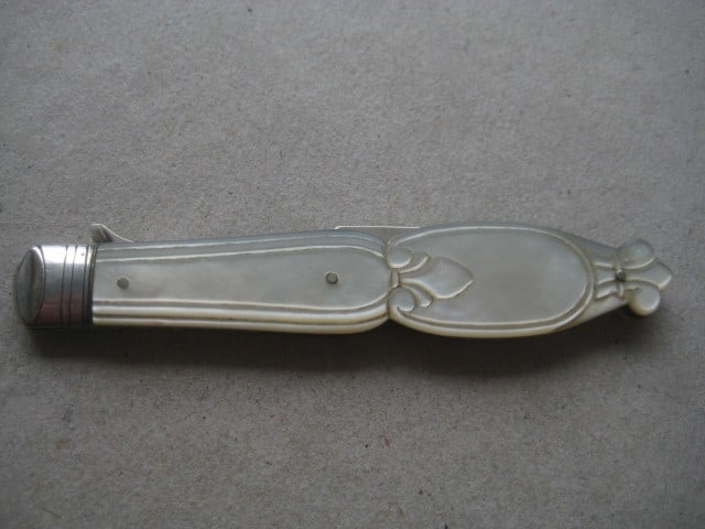 Title: Victorian Mother of Pearl Hafted Silver Bladed Folding Fruit Fork Description: Victoria - 10