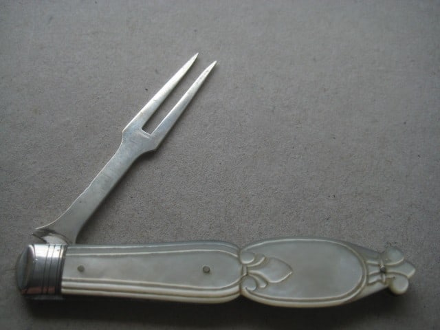 Title: Victorian Mother of Pearl Hafted Silver Bladed Folding Fruit Fork Description: Victoria - 2